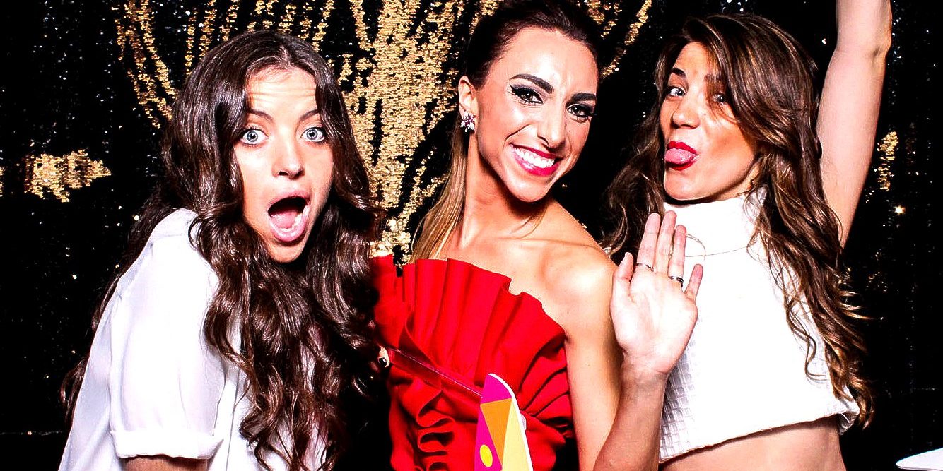 From after-work gatherings to spectacular galas: Innovative photo booth experiences for every holiday event style cover