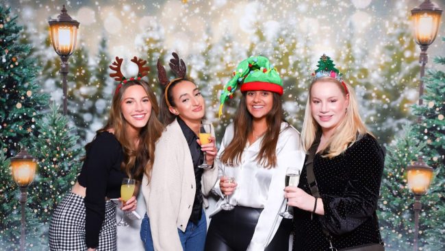 How to plan the perfect corporate holiday party in San Francisco cover How to plan the perfect corporate holiday party in San Francisco cover